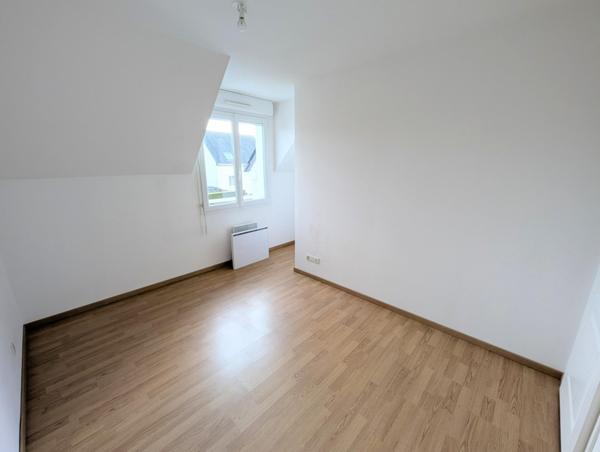 maison dans le bourg de Trélazé proche cimetière.