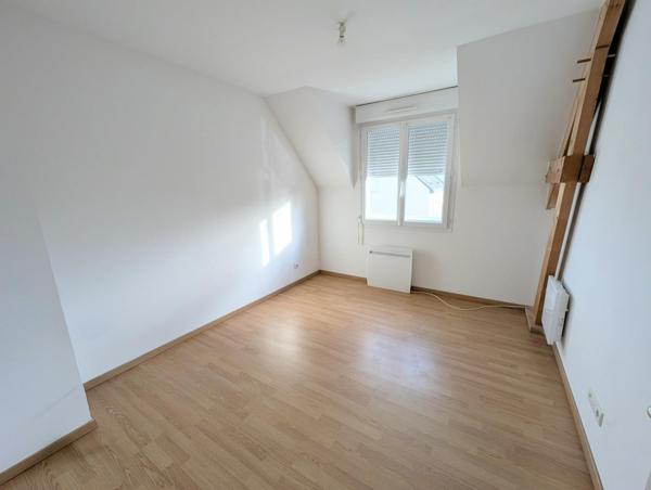 maison dans le bourg de Trélazé proche cimetière.