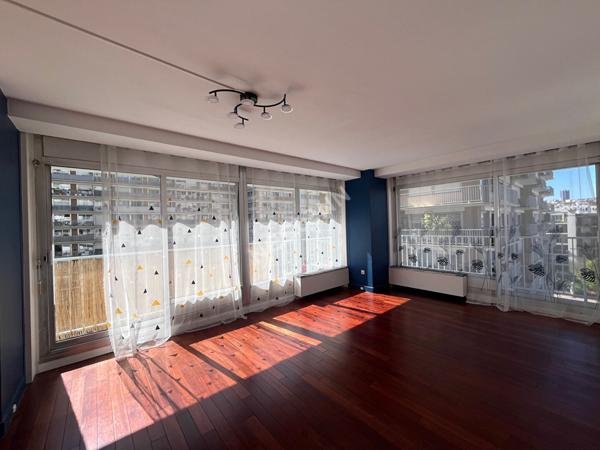 Puteaux : Puteaux Appartement 3 pièces lumineux de 61m² avec Balcon, cave et Parking