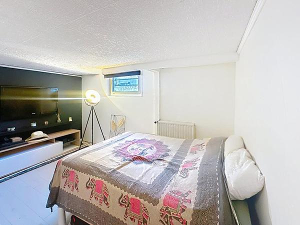 Maison de plain pied , avec appartement proche commerces  - 224 m² au sol