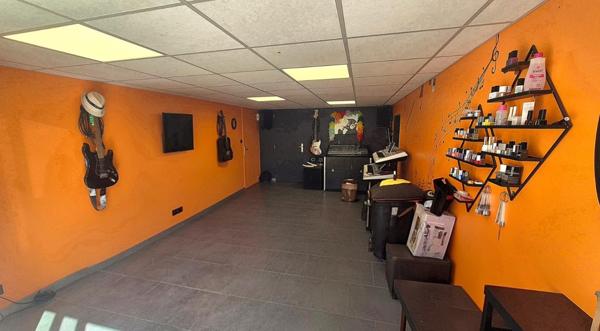 Maison de plain pied , avec appartement proche commerces  - 224 m² au sol