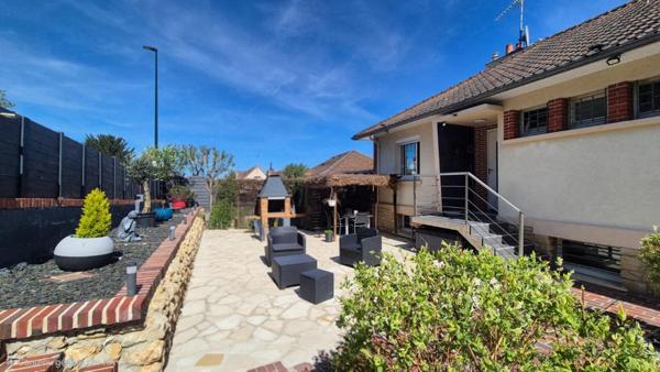 Maison de plain pied , avec appartement proche commerces  - 224 m² au sol