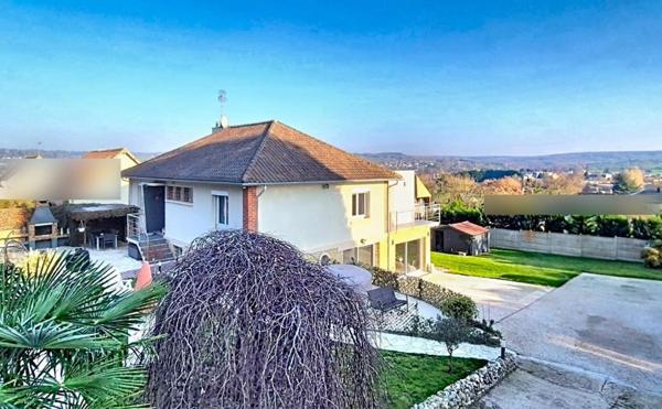 Maison de plain pied , avec appartement proche commerces  - 224 m² au sol