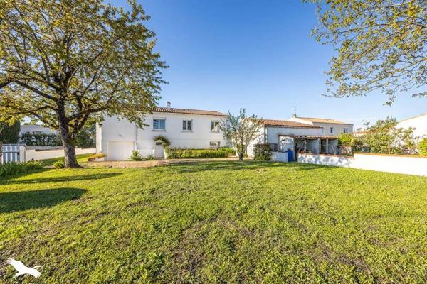 Maison à vendre |  Surgères |  7 pièces | 176 m²