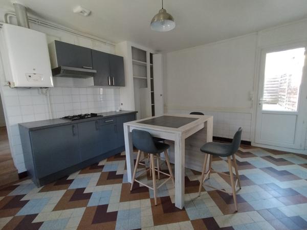 À vendre - Maison, 5 pièces située à Montval-sur-Loir (72500)