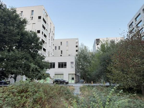 JOLI T3 avec son grand balcon à l’ouest, à proximité du métr