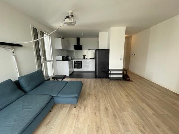JOLI T3 avec son grand balcon à l’ouest, à proximité du métr