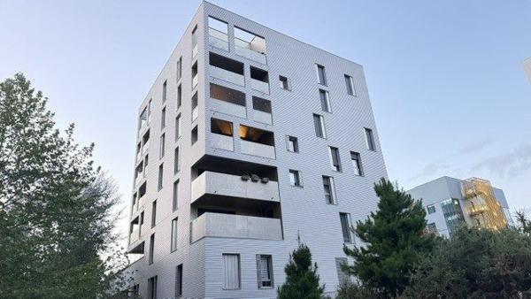 JOLI T3 avec son grand balcon à l’ouest, à proximité du métr