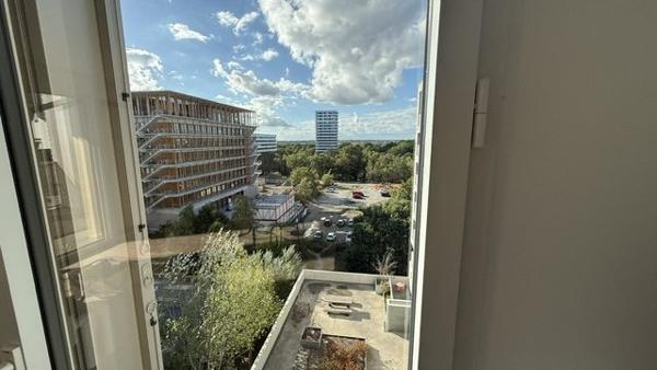 JOLI T3 avec son grand balcon à l’ouest, à proximité du métr