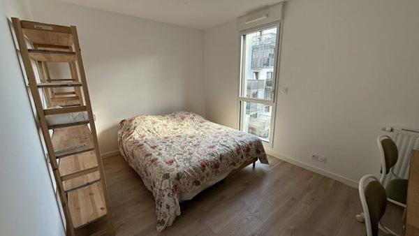 JOLI T3 avec son grand balcon à l’ouest, à proximité du métr