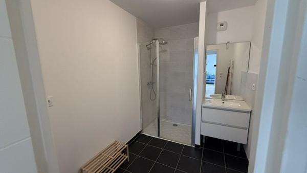 JOLI T3 avec son grand balcon à l’ouest, à proximité du métr
