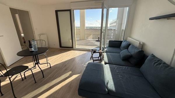 JOLI T3 avec son grand balcon à l’ouest, à proximité du métr
