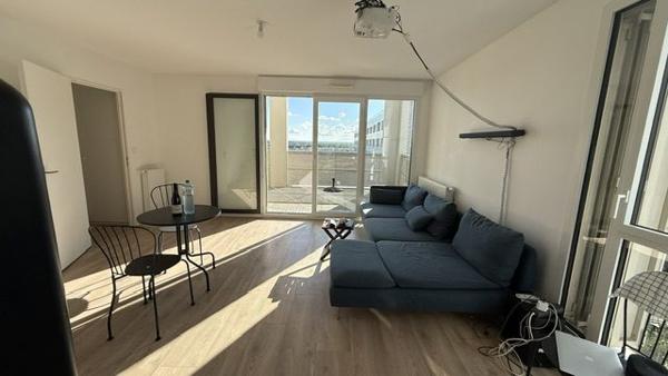 JOLI T3 avec son grand balcon à l’ouest, à proximité du métr