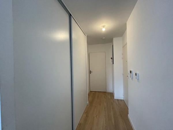 JOLI T3 avec son grand balcon à l’ouest, à proximité du métr