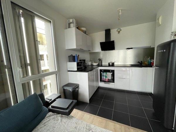 JOLI T3 avec son grand balcon à l’ouest, à proximité du métr