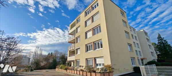 Besançon, Chaprais T5 de 100 m² dans immeuble sécurisé.