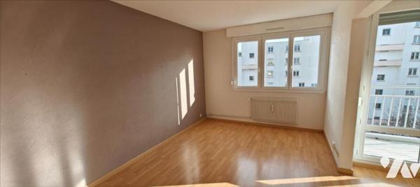 Besançon, Chaprais T5 de 100 m² dans immeuble sécurisé.