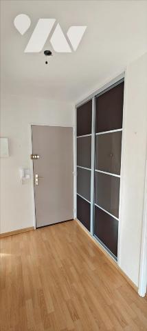 Besançon, Chaprais T5 de 100 m² dans immeuble sécurisé.