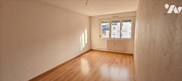 Besançon, Chaprais T5 de 100 m² dans immeuble sécurisé.