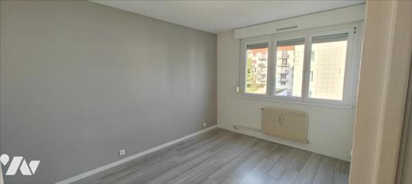 Besançon, Chaprais T5 de 100 m² dans immeuble sécurisé.
