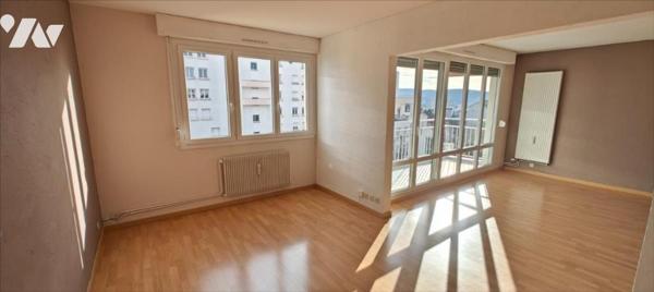 Besançon, Chaprais T5 de 100 m² dans immeuble sécurisé.