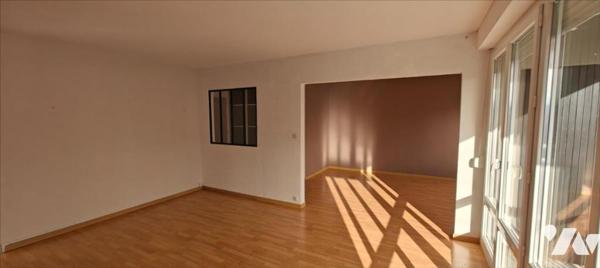 Besançon, Chaprais T5 de 100 m² dans immeuble sécurisé.