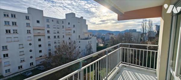 Besançon, Chaprais T5 de 100 m² dans immeuble sécurisé.