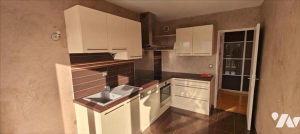 Besançon, Chaprais T5 de 100 m² dans immeuble sécurisé.