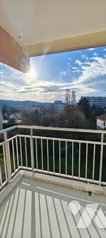 Besançon, Chaprais T5 de 100 m² dans immeuble sécurisé.