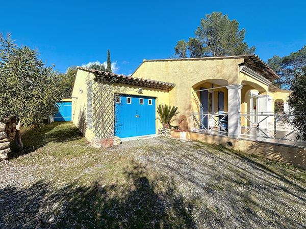 Maison, Bagnols en Forêt - 4 Chambres, Piscine et Garages !