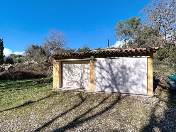 Maison, Bagnols en Forêt - 4 Chambres, Piscine et Garages !