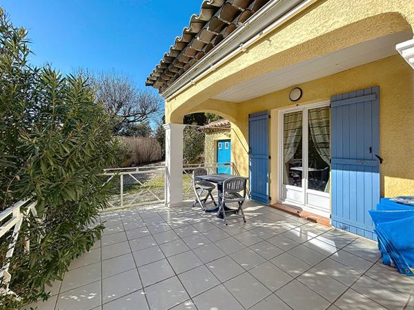 Maison, Bagnols en Forêt - 4 Chambres, Piscine et Garages !