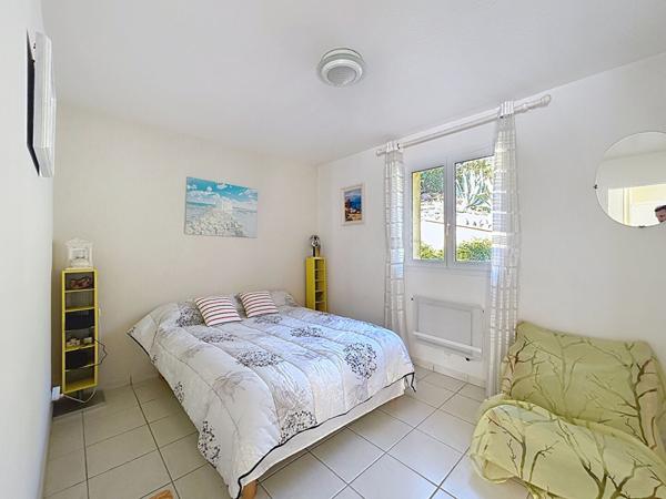 Maison, Bagnols en Forêt - 4 Chambres, Piscine et Garages !