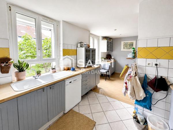 À vendre Mulhouse – Grande maison familiale avec jardin, garages et potentiel de division en 3 logements