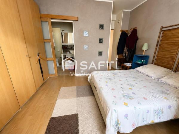 À vendre Mulhouse – Grande maison familiale avec jardin, garages et potentiel de division en 3 logements