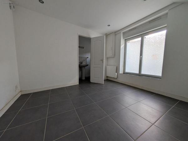 Local mixte (Pro/Hab) à vendre à Landivisiau dans le Finistère (29400), ref : 4125