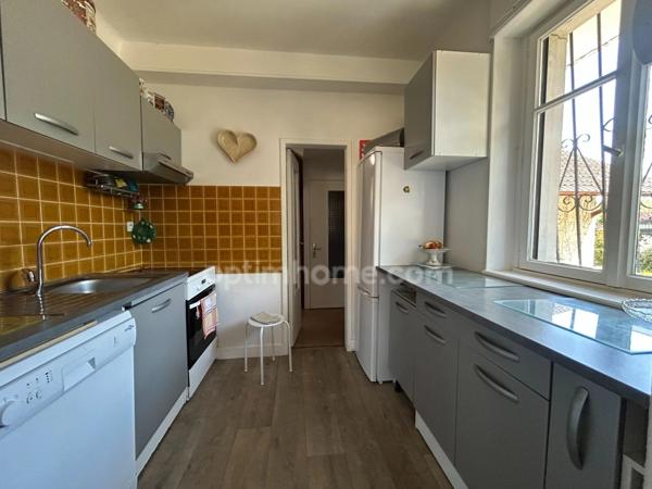 HOCHSTATT, quartier résidentiel, Maison de caractère à rénover, 155m², 3chambres, sous-sol, dépendance, terrain de 15ares. Beaucoup de potentiel!
