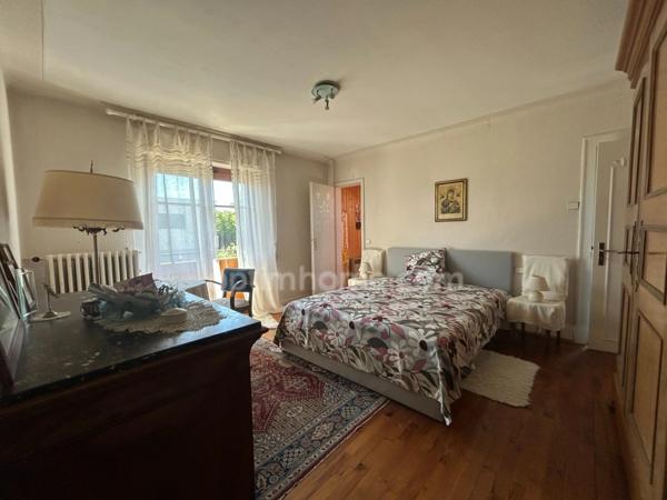 HOCHSTATT, quartier résidentiel, Maison de caractère à rénover, 155m², 3chambres, sous-sol, dépendance, terrain de 15ares. Beaucoup de potentiel!