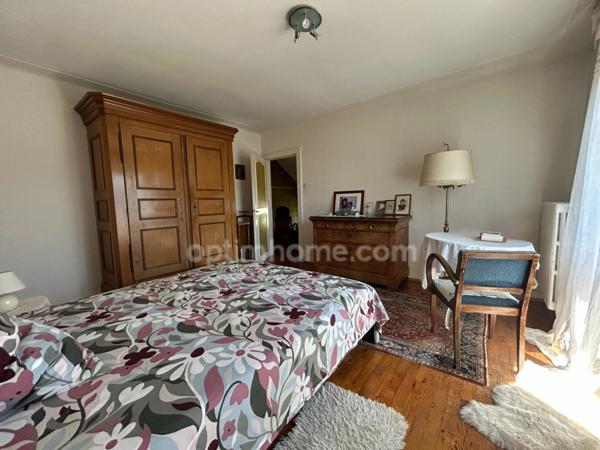 HOCHSTATT, quartier résidentiel, Maison de caractère à rénover, 155m², 3chambres, sous-sol, dépendance, terrain de 15ares. Beaucoup de potentiel!