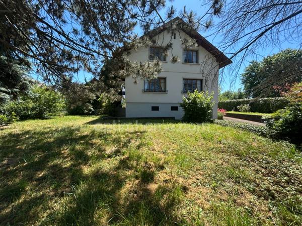 HOCHSTATT, quartier résidentiel, Maison de caractère à rénover, 155m², 3chambres, sous-sol, dépendance, terrain de 15ares. Beaucoup de potentiel!