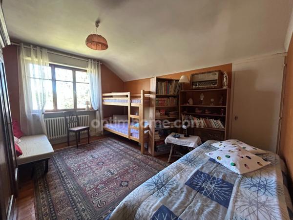 HOCHSTATT, quartier résidentiel, Maison de caractère à rénover, 155m², 3chambres, sous-sol, dépendance, terrain de 15ares. Beaucoup de potentiel!