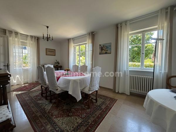 HOCHSTATT, quartier résidentiel, Maison de caractère à rénover, 155m², 3chambres, sous-sol, dépendance, terrain de 15ares. Beaucoup de potentiel!