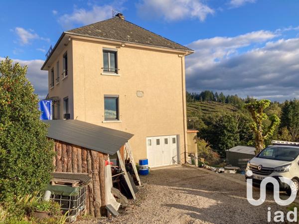 Maison traditionnelle 7 pièces de 152 m² à Lanobre (15270)