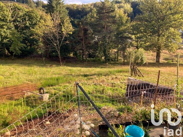 Maison traditionnelle 7 pièces de 152 m² à Lanobre (15270)