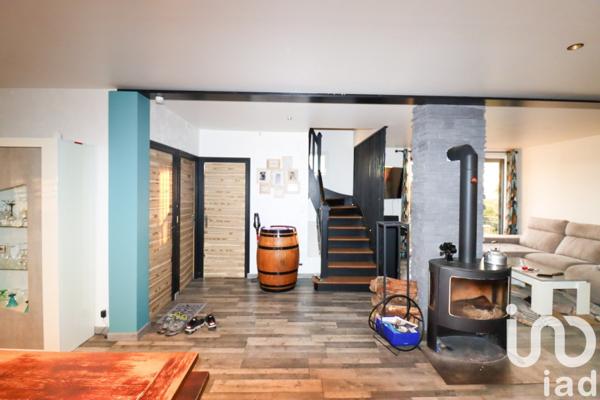 Maison traditionnelle 7 pièces de 152 m² à Lanobre (15270)