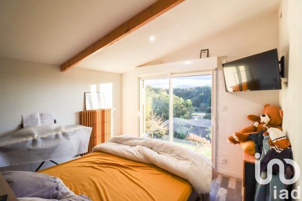 Maison traditionnelle 7 pièces de 152 m² à Lanobre (15270)