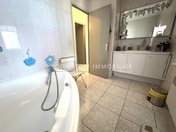 Maison
                                                                                                                                                                                                                                                                                                                        5 pièce(s)                                                                                                                                                                                                          3 chambre(s)                                                                                                                                                                                                          147  m²