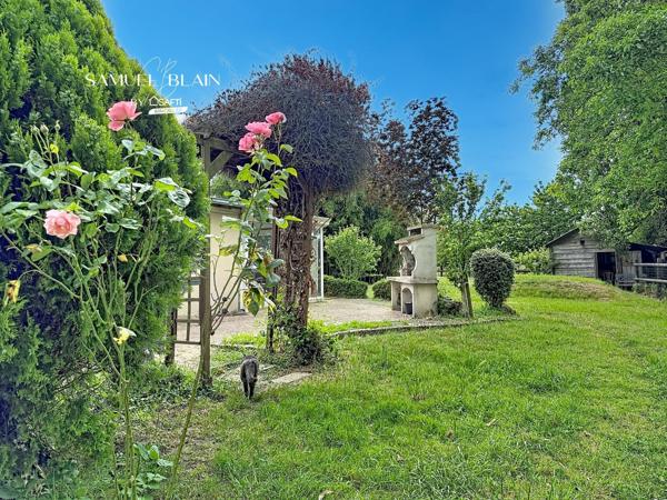 Ancienne restaurée, un très beau terrain clos.