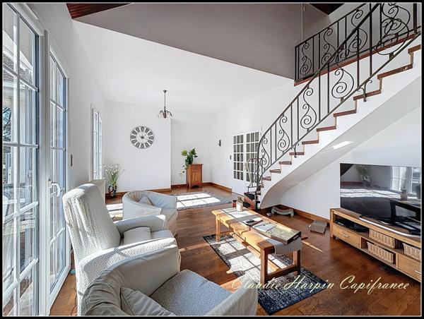Maison à vendre 8 pièces (79) CHATILLON-SUR-THOUET - 219 m² hab 4 à 6 ch - terrain environ 2500 m²