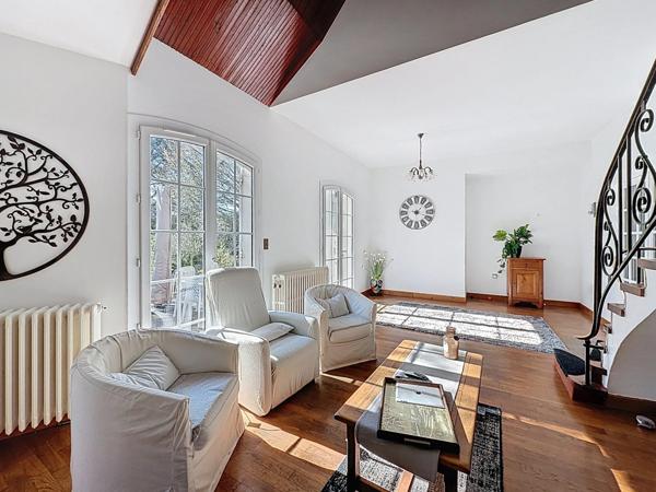 Maison à vendre 8 pièces (79) CHATILLON-SUR-THOUET - 219 m² hab 4 à 6 ch - terrain environ 2500 m²